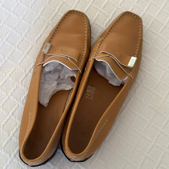 Tod’s Calfskin Driving Loafer - Picture 3 of 9